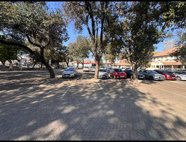 5,000M² BUSINESS CENTRE FOR SALE IN KEMPTON PARK CENTRAL